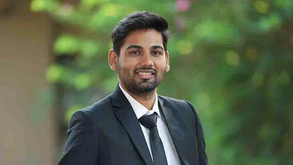 Grad student at Anderson Hall, UCR School of Business